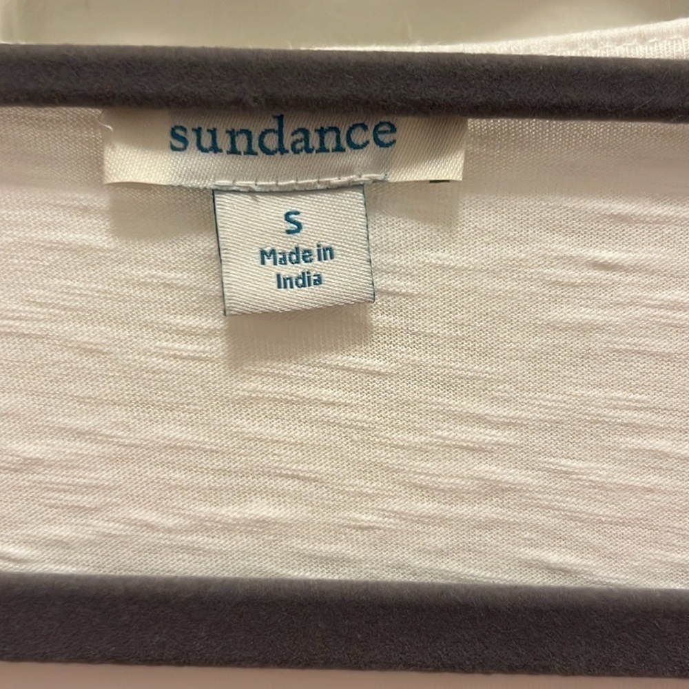 Sundance Cari Top. White. V Neck Embroidered Ruched Shoulder Cotton. EUC. Sz Sm. - Picture 10 of 11